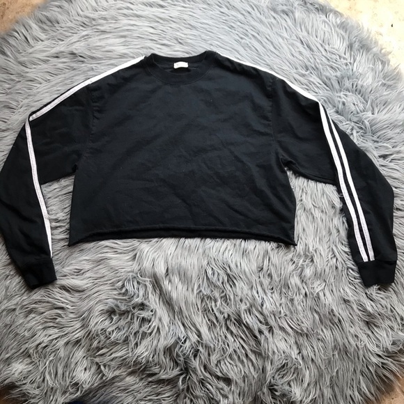 Brandy Melville Tops - Brandy Melville Oversized Long Sleeve Crop Top Brandy Melville Tops - Brandy Melville Oversized Long Sleeve Crop Top